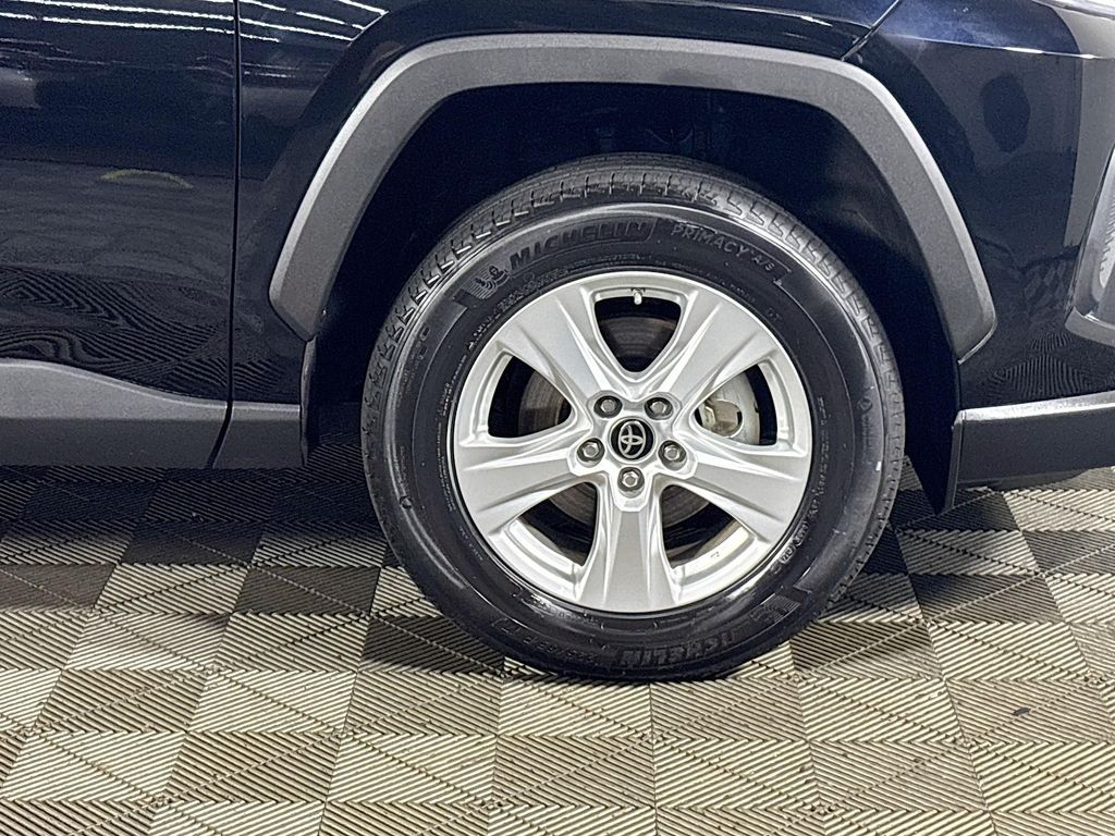 2021 Toyota RAV4 Hybrid LE photo 21