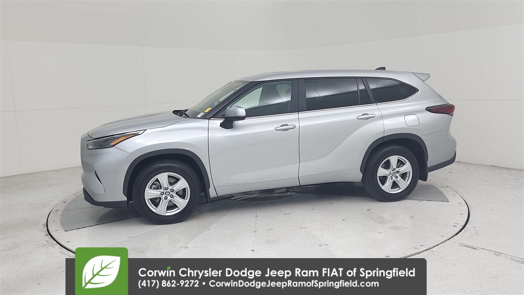 2024 Toyota Highlander LE photo 8