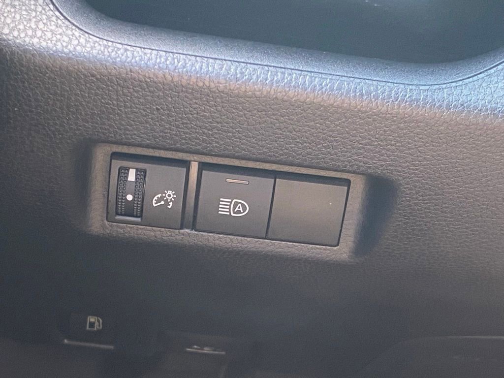 2025 Toyota RAV4 Hybrid XLE photo 22