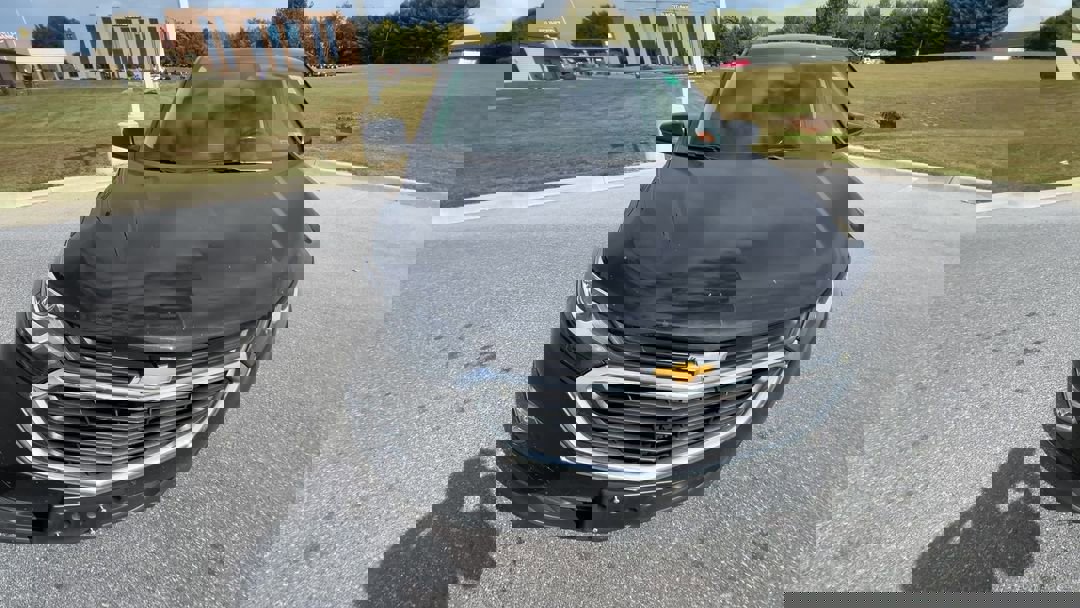 2021 Chevrolet Equinox LT photo 2