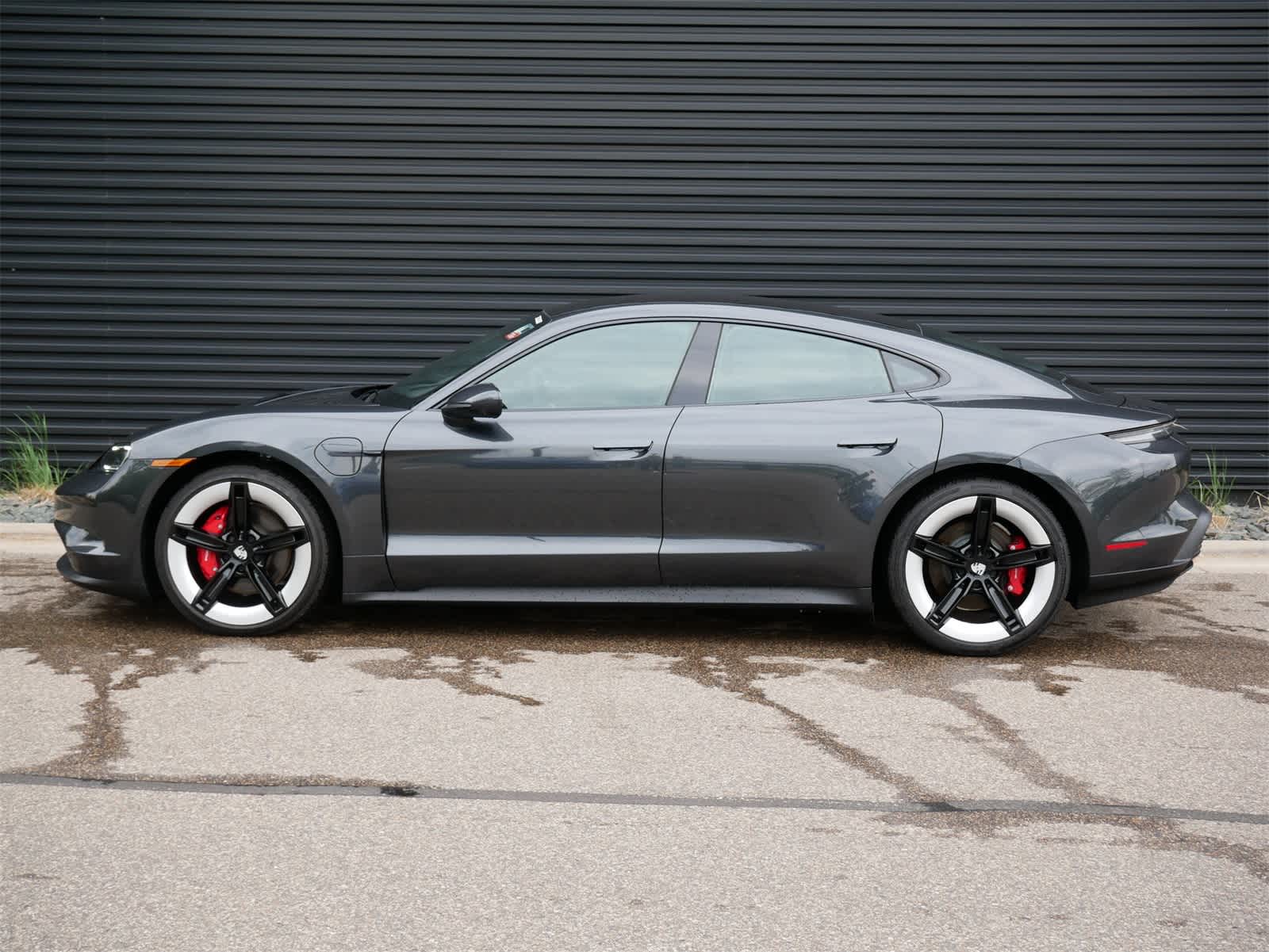 2025 Porsche Taycan 4S photo 2