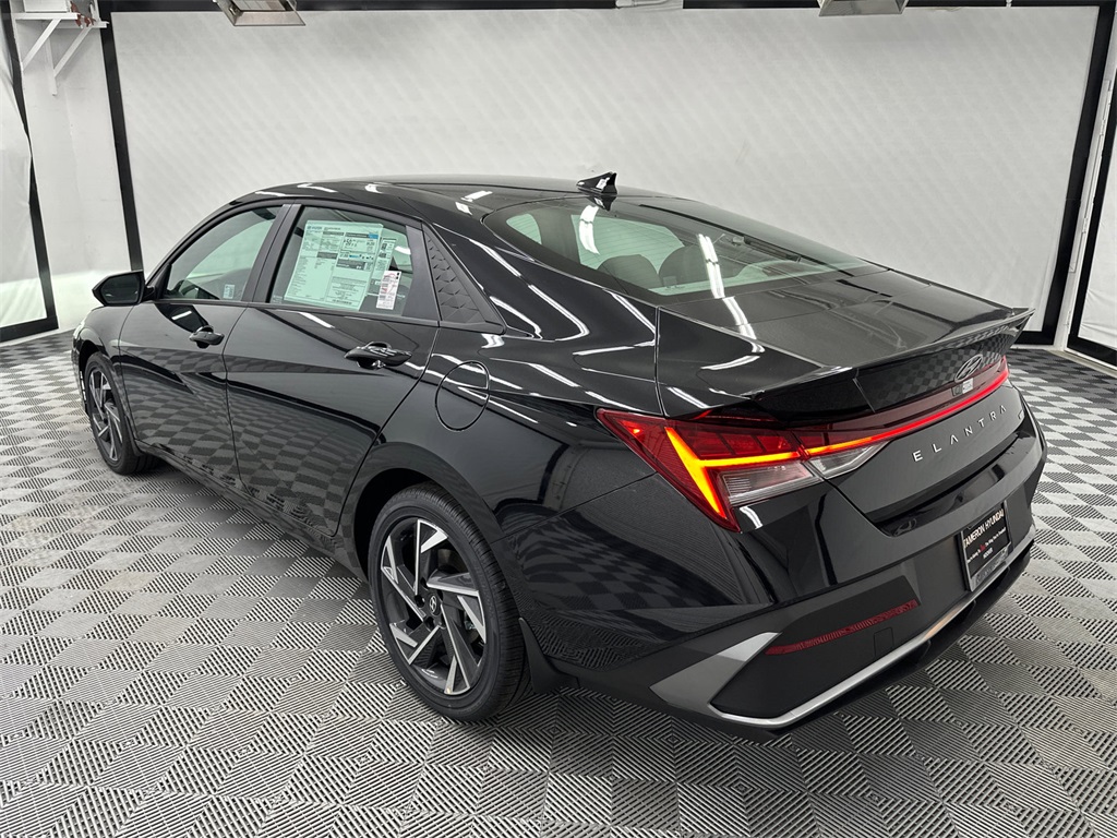 2025 Hyundai Elantra Hybrid SEL Sport photo 3