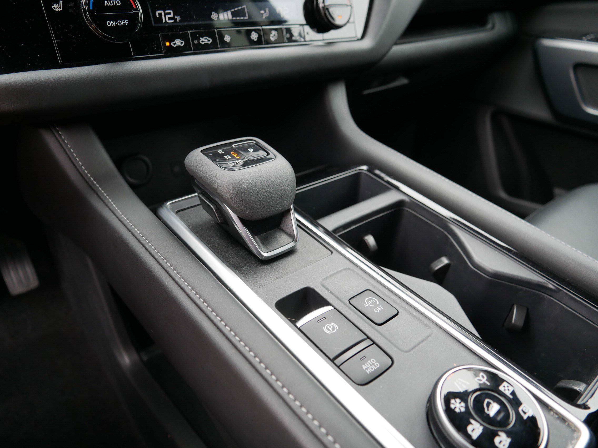 2024 Nissan Pathfinder SL photo 24