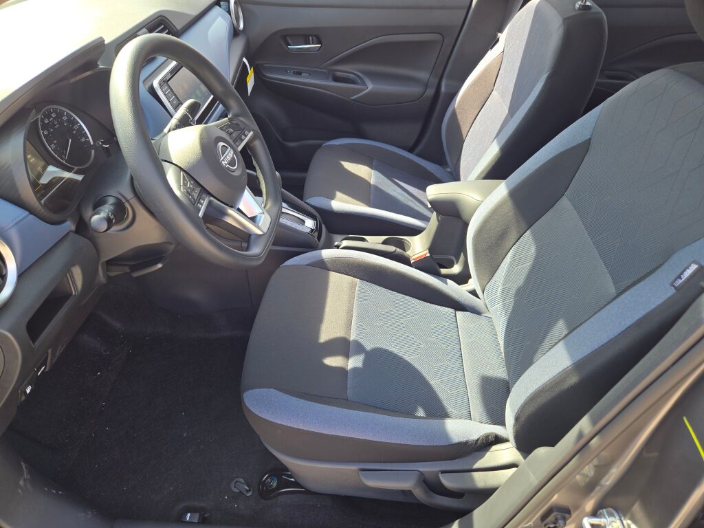 2025 Nissan Versa SV photo 14