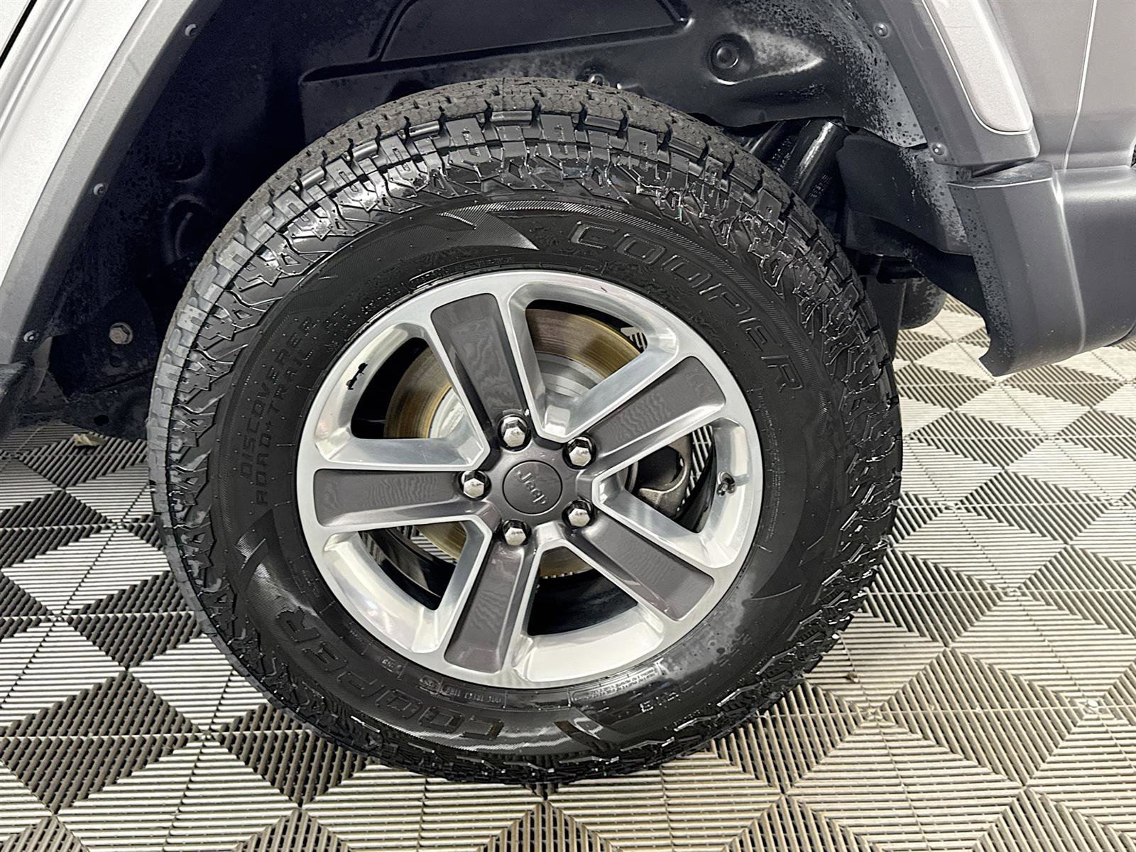 2020 Jeep Wrangler Unlimited Sahara photo 27