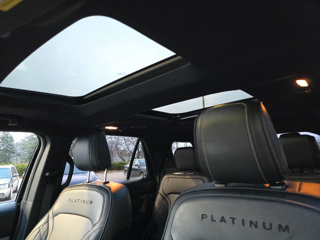 2018 Ford Explorer Platinum photo 2