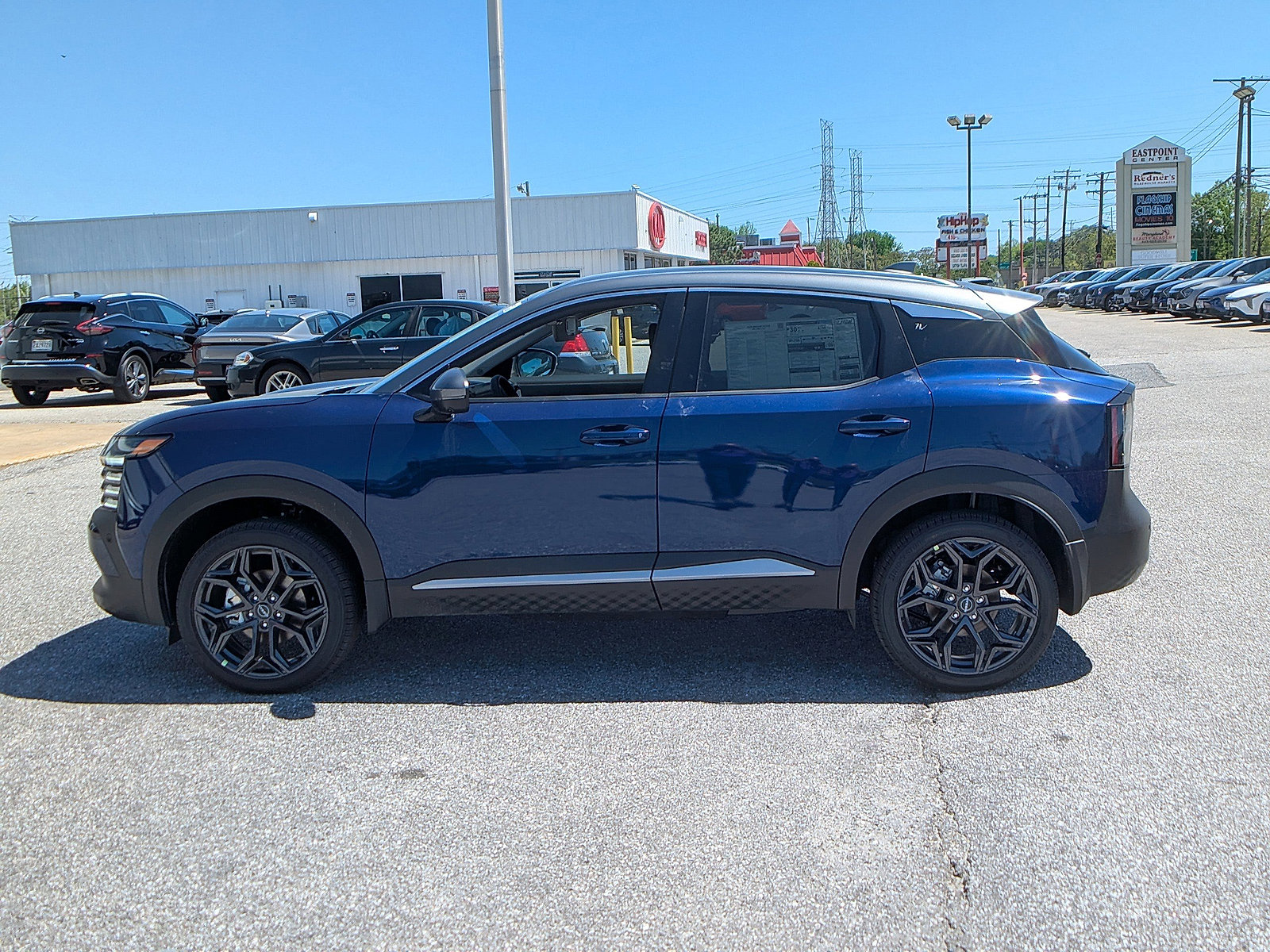 2025 Nissan Kicks SR photo 22