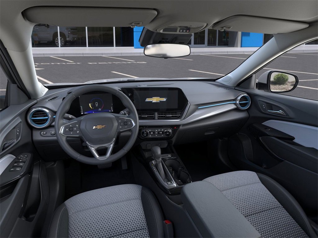 2025 Chevrolet Trax LT photo 13