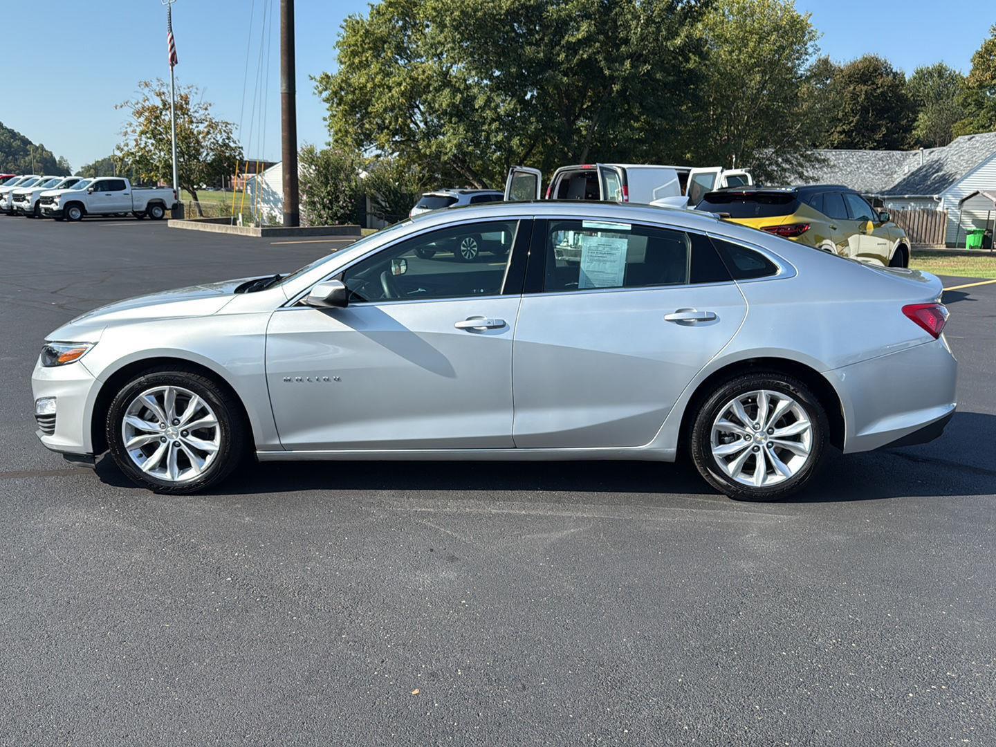 2022 Chevrolet Malibu 1LT photo 2