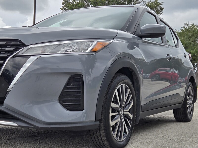 2021 Nissan Kicks SV photo 2