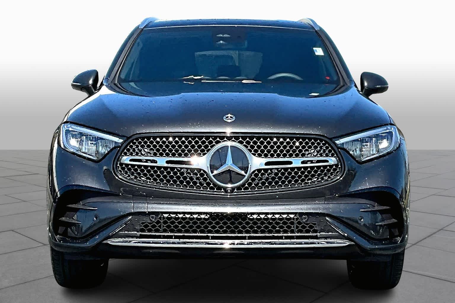 2025 Mercedes Benz GLC 300 4MATIC photo 3