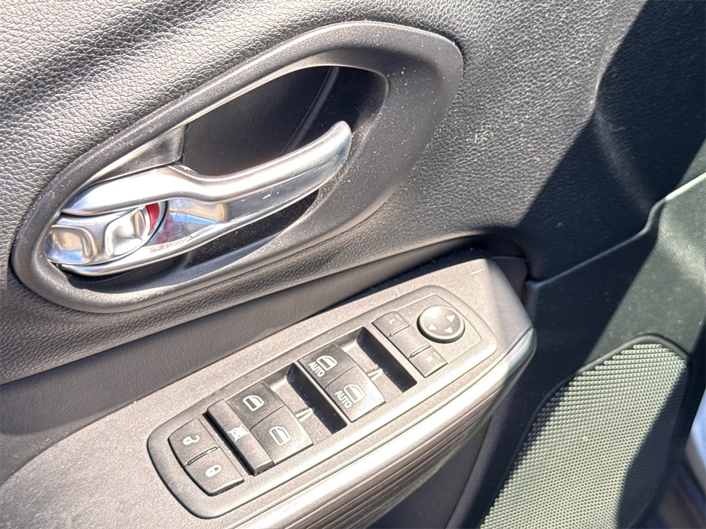 2017 Jeep Cherokee Limited photo 7