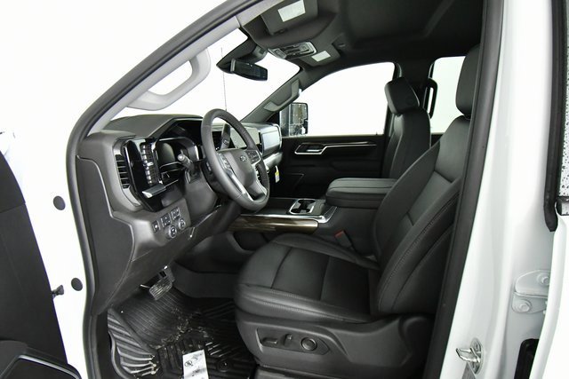 2025 Chevrolet Silverado 2500HD LT photo 4