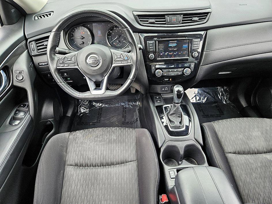 2019 Nissan Rogue SV photo 9