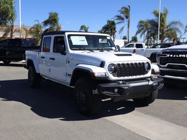 2025 Jeep Gladiator Sport S photo 2