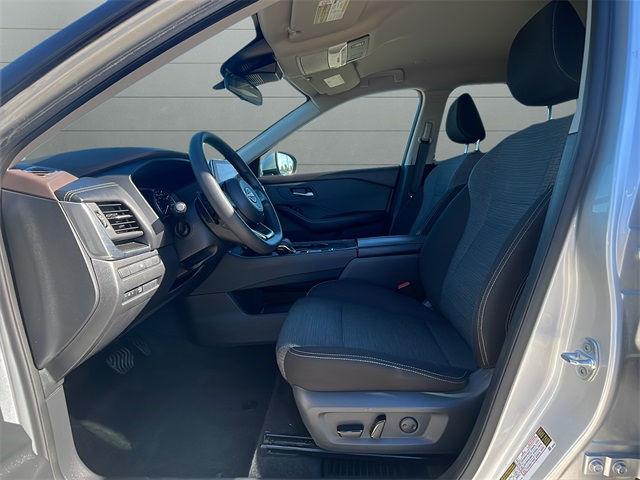 2023 Nissan Rogue SV photo 9