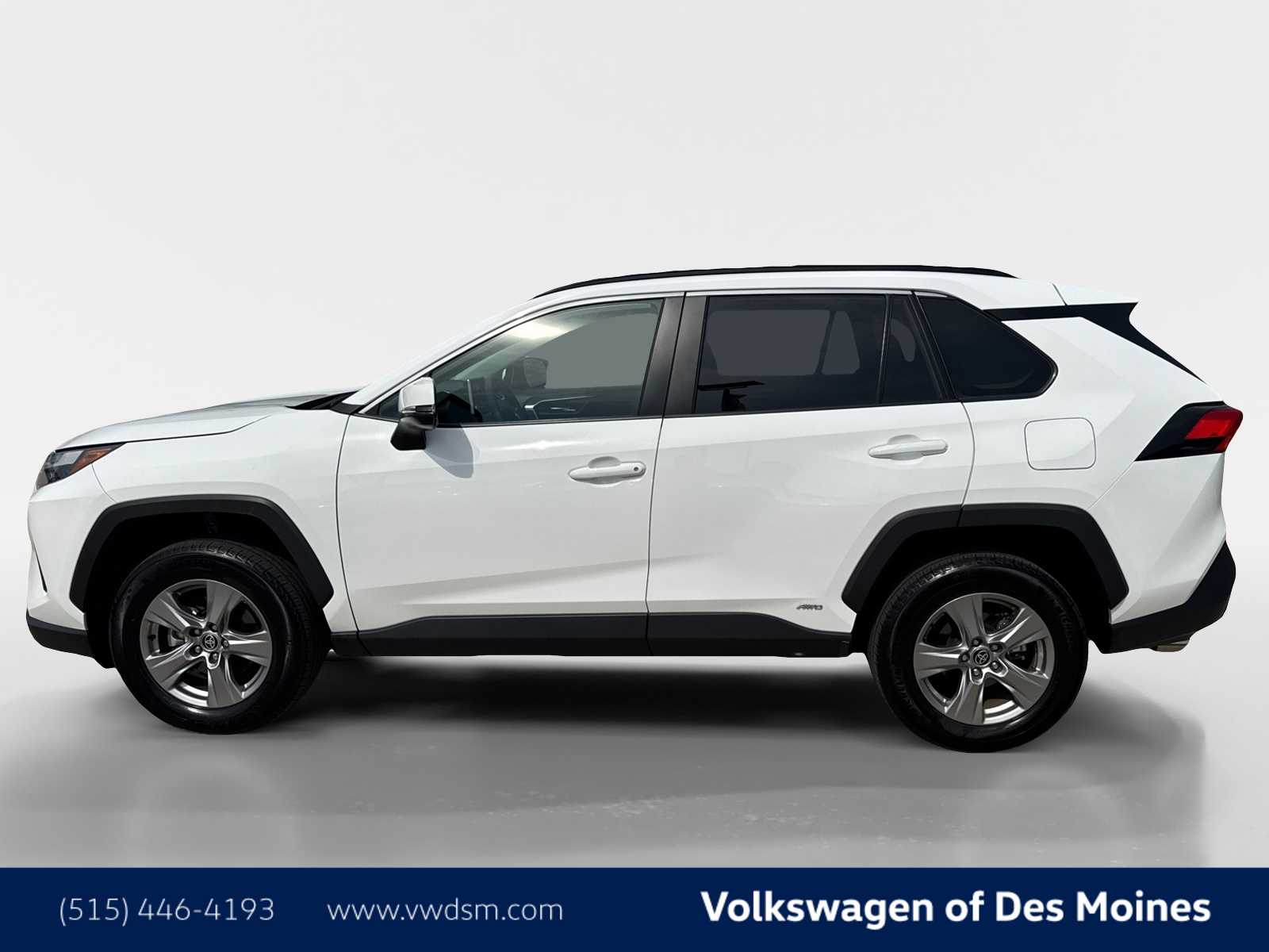2025 Toyota RAV4 Hybrid XLE photo 3
