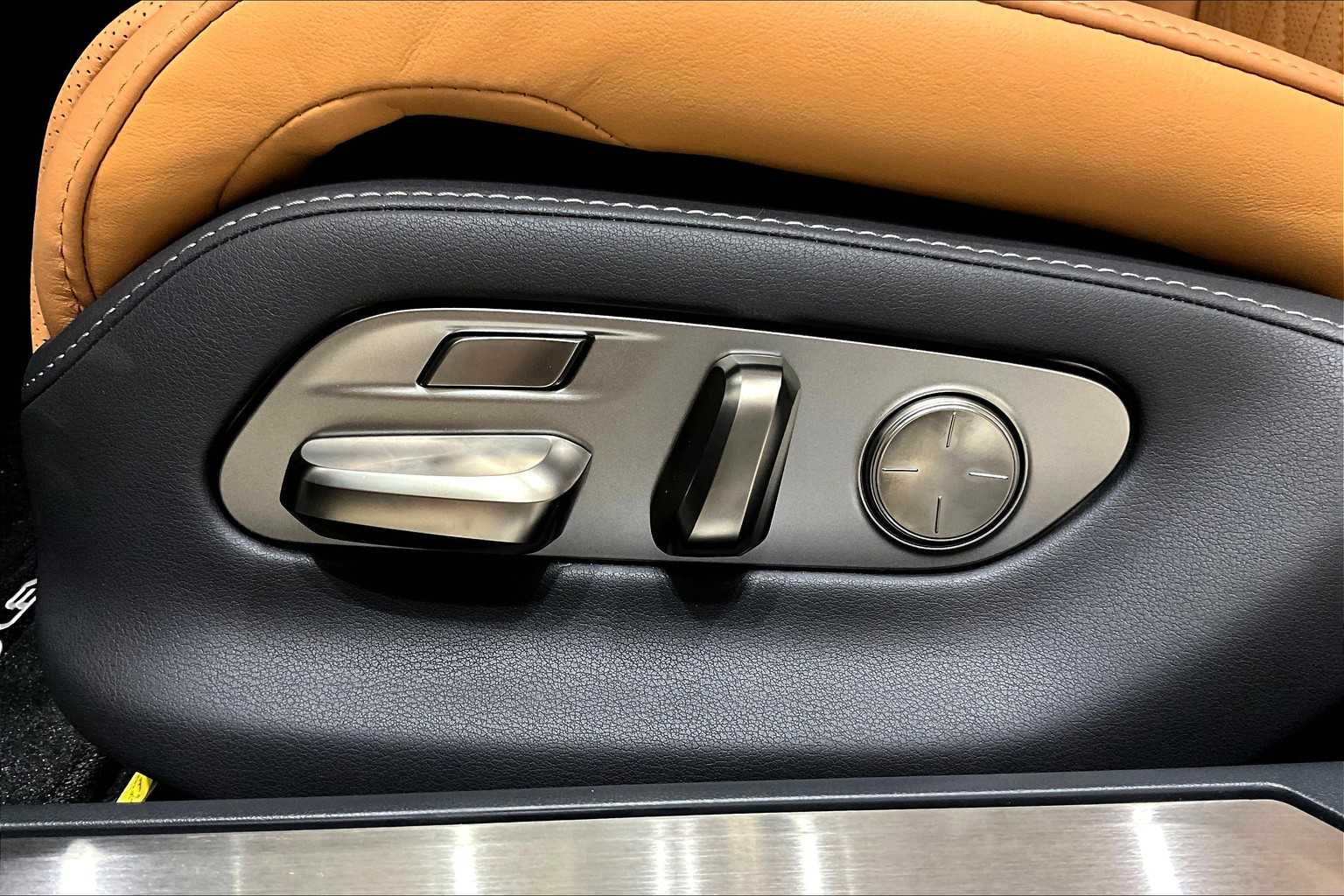 2025 Lexus LS 500 photo 13