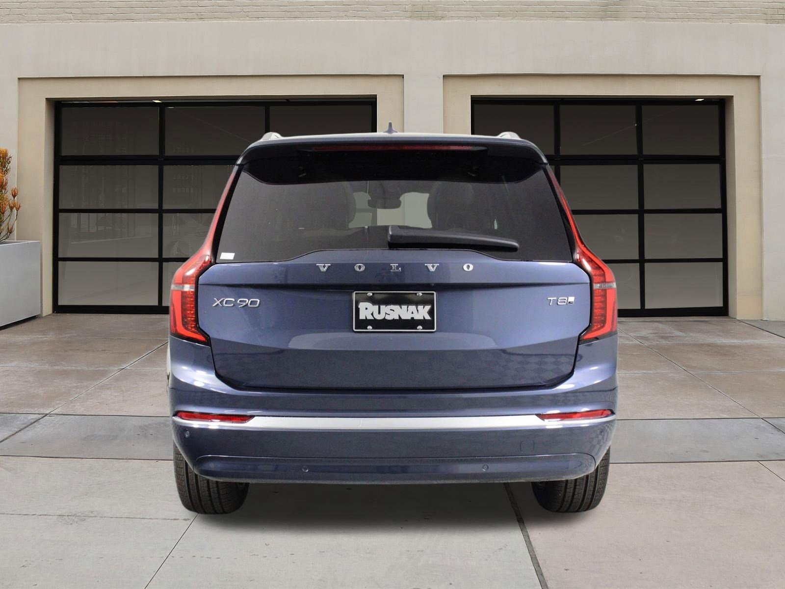 2026 Volvo XC90 T8 Core photo 4