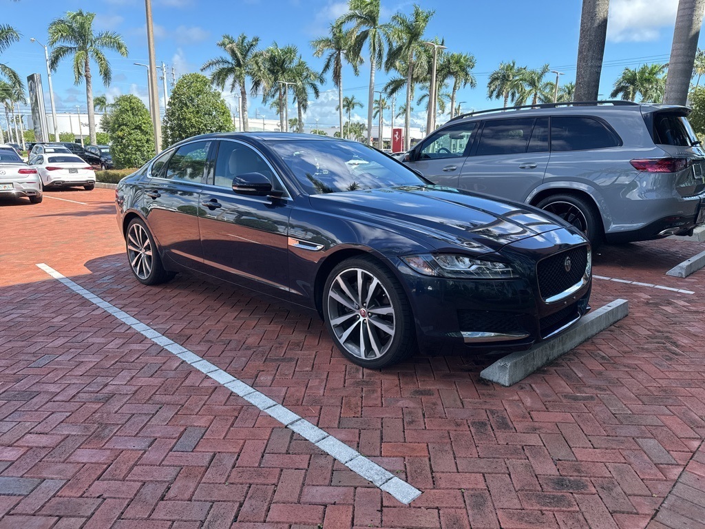 2018 Jaguar XF 35t Prestige photo 2