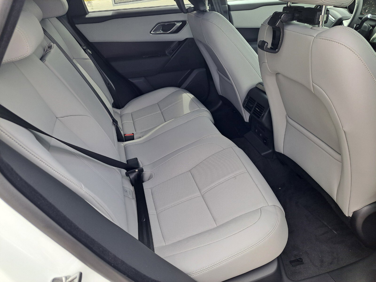 2026 Land Rover Range Rover Velar SE photo 5