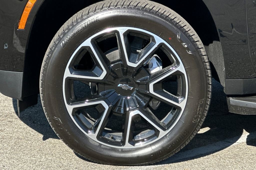2025 Chevrolet Suburban RST photo 34