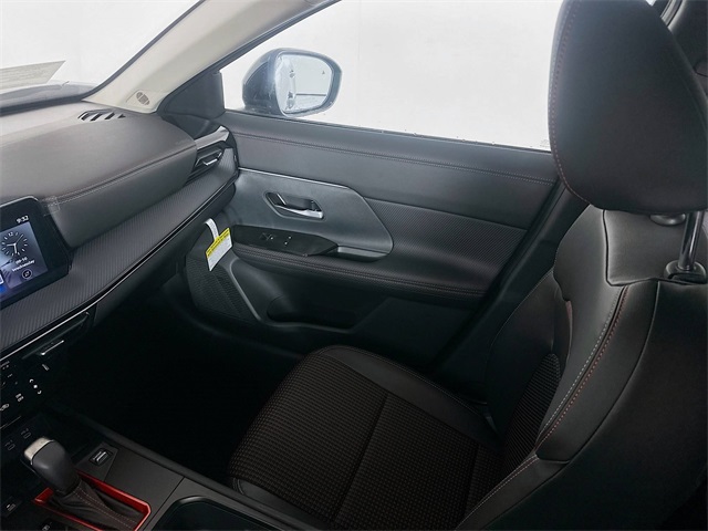 2025 Nissan Kicks SR photo 21