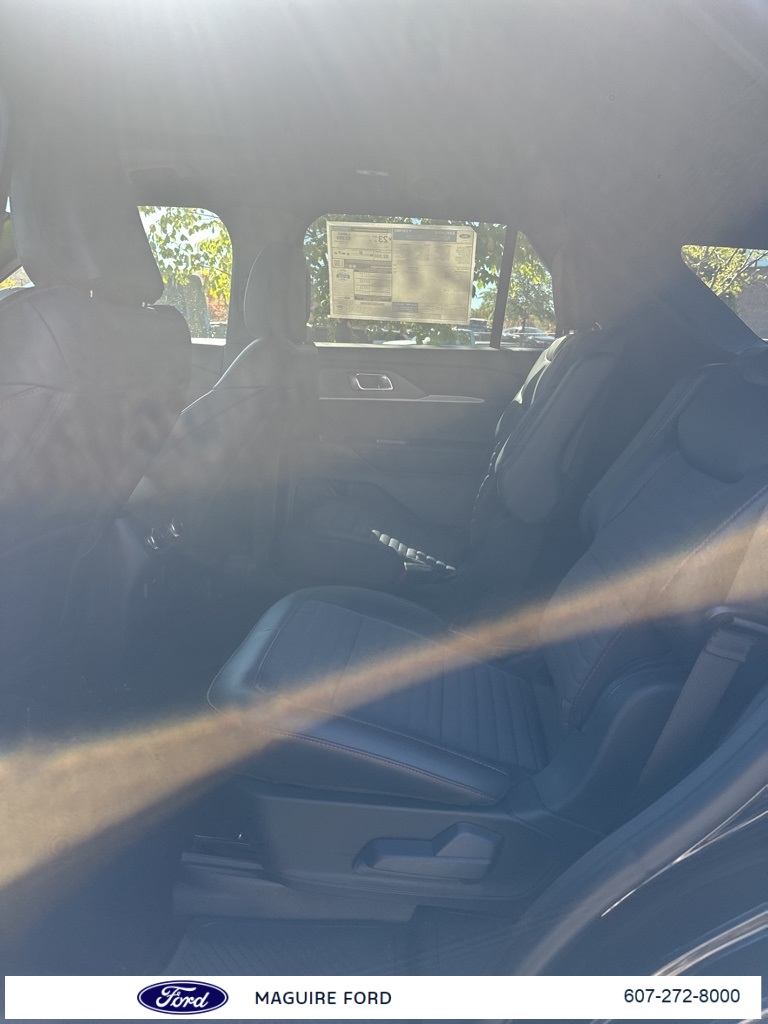 2025 Ford Explorer ST-Line photo 9