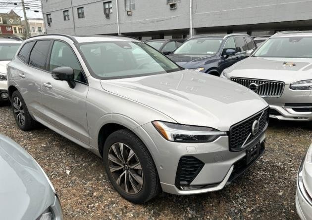 2023 Volvo XC60 Plus's photo
