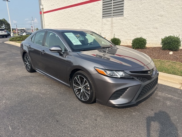 2019 Toyota Camry SE photo 2