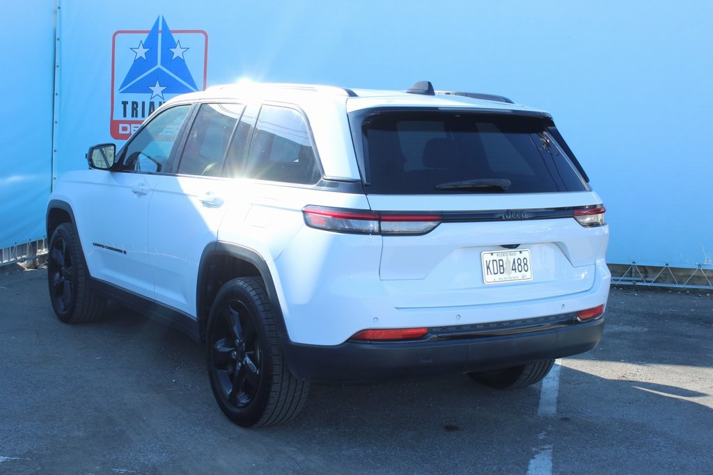 2023 Jeep Grand Cherokee Altitude photo 2