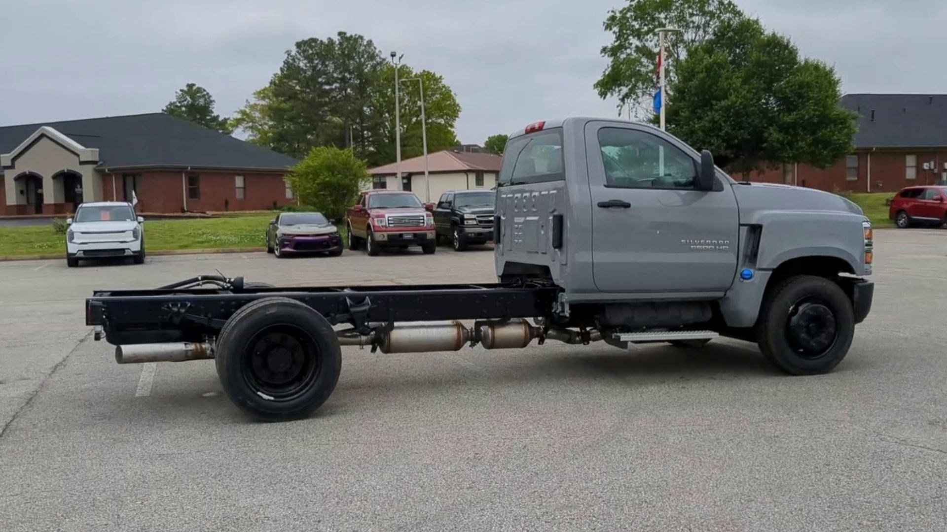 2024 Chevrolet Silverado 5500HD Work Truck photo 2