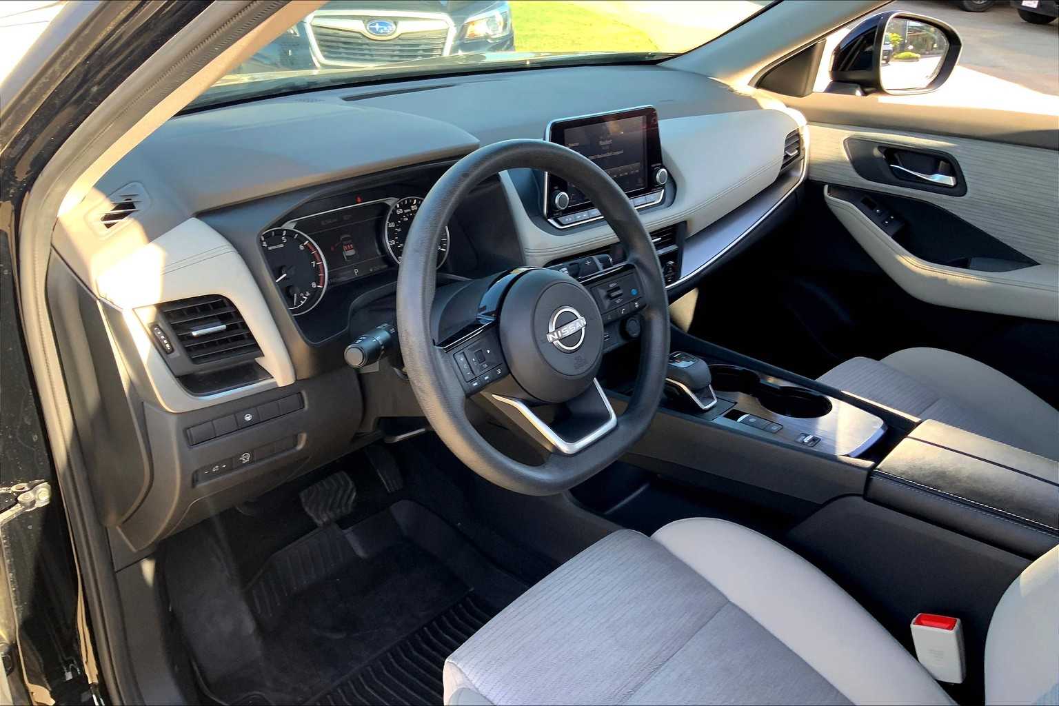 2023 Nissan Rogue SV photo 17