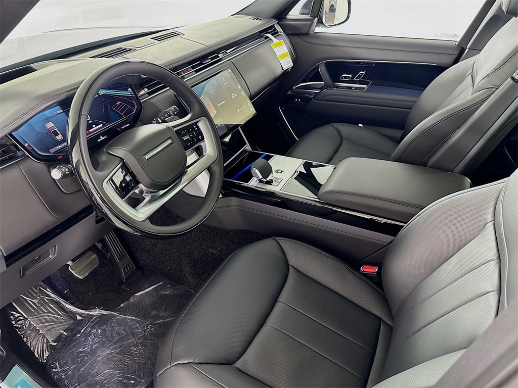 2025 Land Rover Range Rover SE photo 9