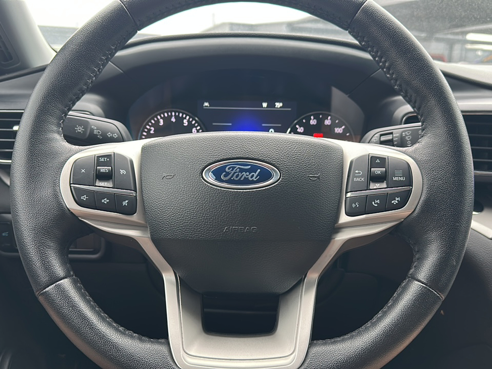 2024 Ford Explorer XLT photo 21