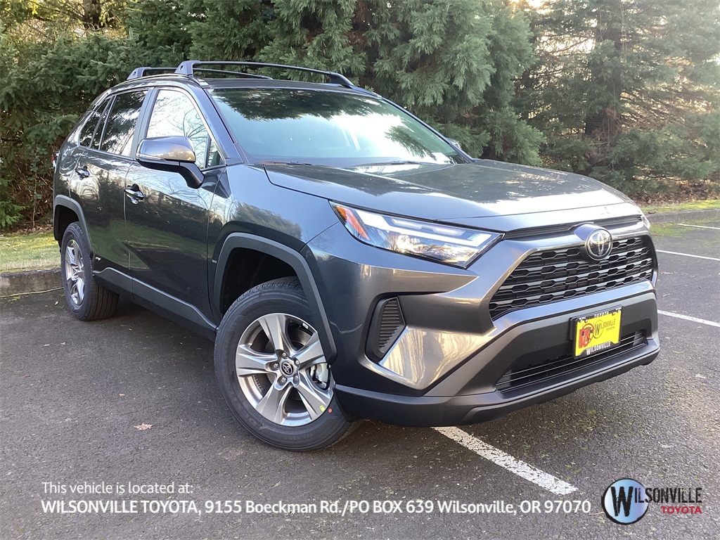 2025 Toyota RAV4 XLE's photo