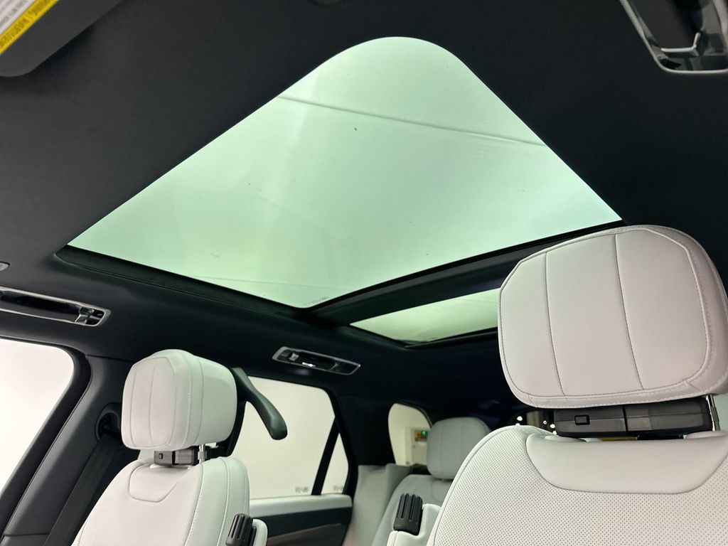 2025 Land Rover Range Rover Sport SE photo 10