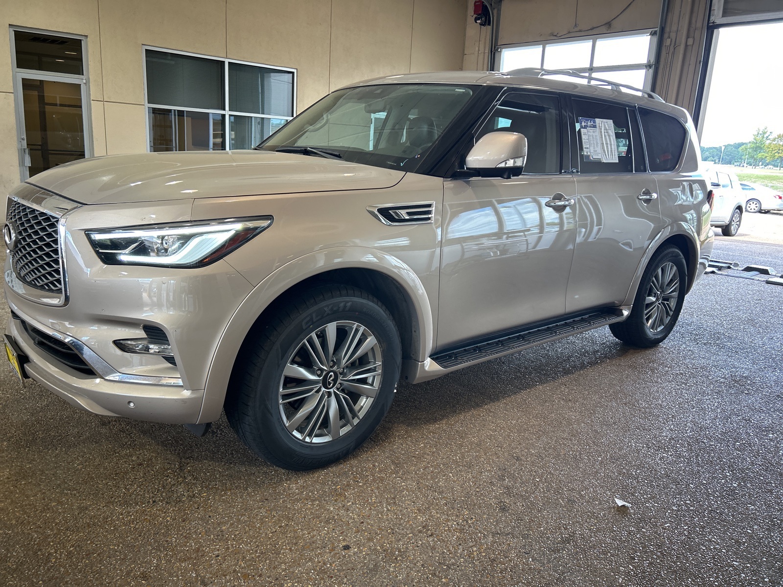 2021 Infiniti QX80 Luxe photo 19