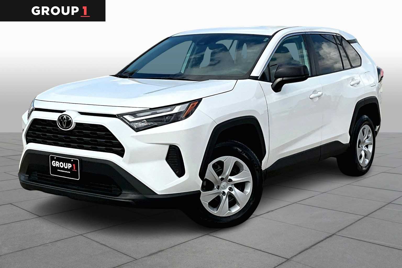 2024 Toyota RAV4 LE's photo
