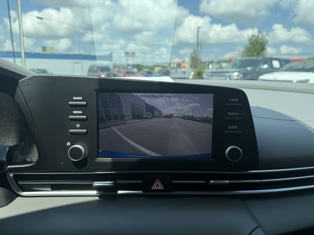2022 Hyundai Elantra SE photo 19