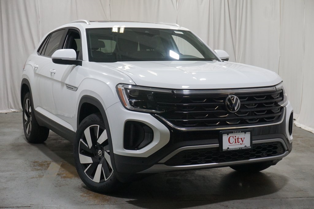 2025 Volkswagen Atlas Cross Sport SE Technology photo 2