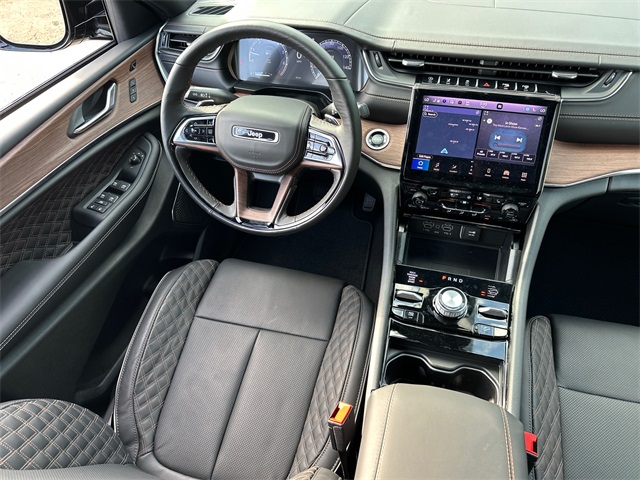 2025 Jeep Grand Cherokee Summit photo 16