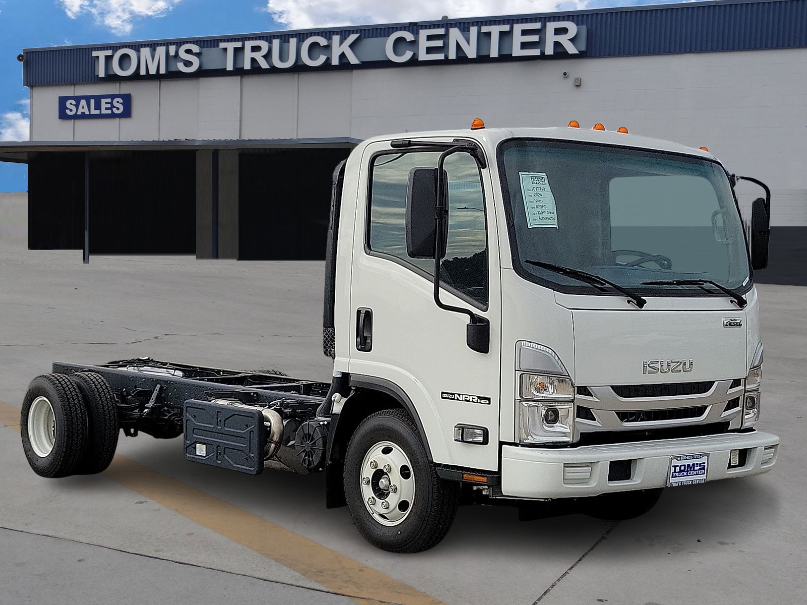 2024 Isuzu NPR HD's photo