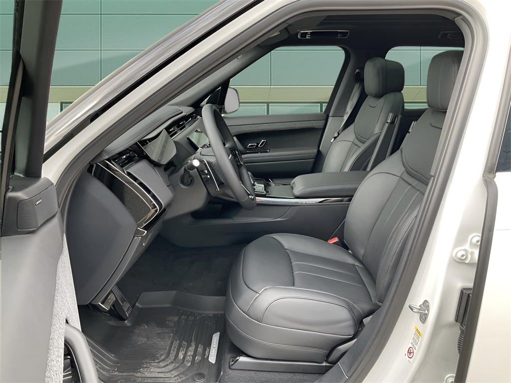 2025 Land Rover Range Rover Sport SE photo 13