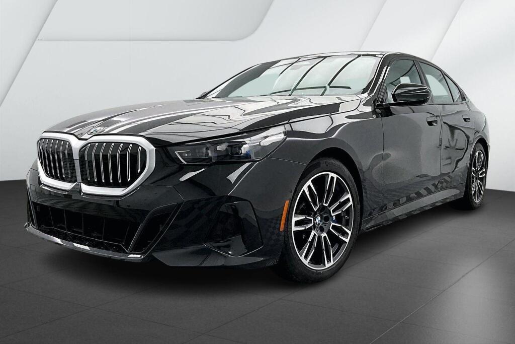 2025 BMW 5 Series 540i's photo