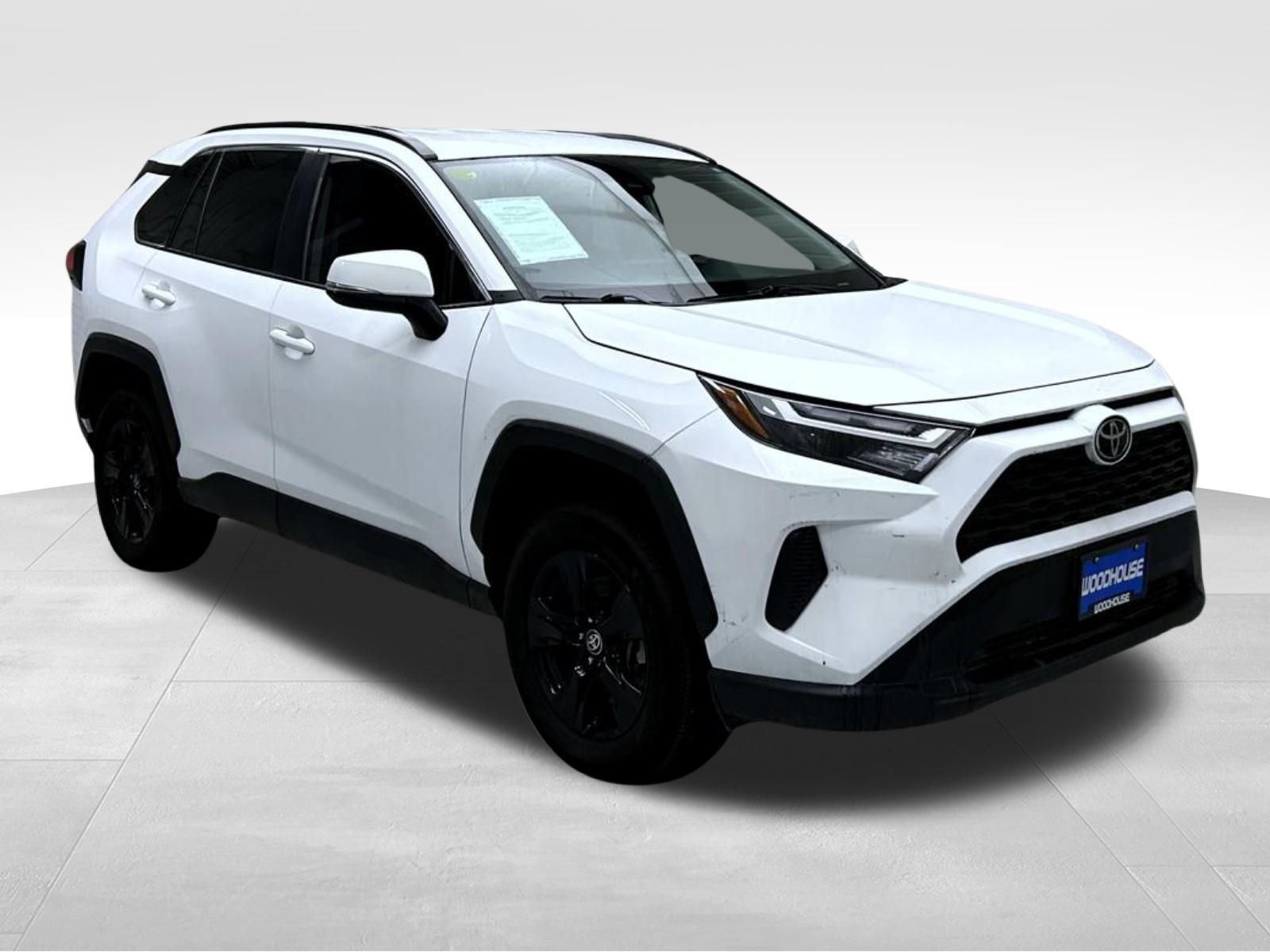 2024 Toyota RAV4 XLE photo 3