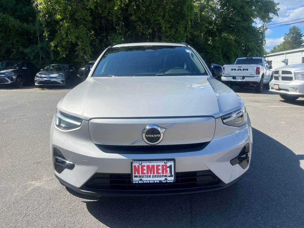 2023 Volvo XC40 Recharge Ultimate photo 3