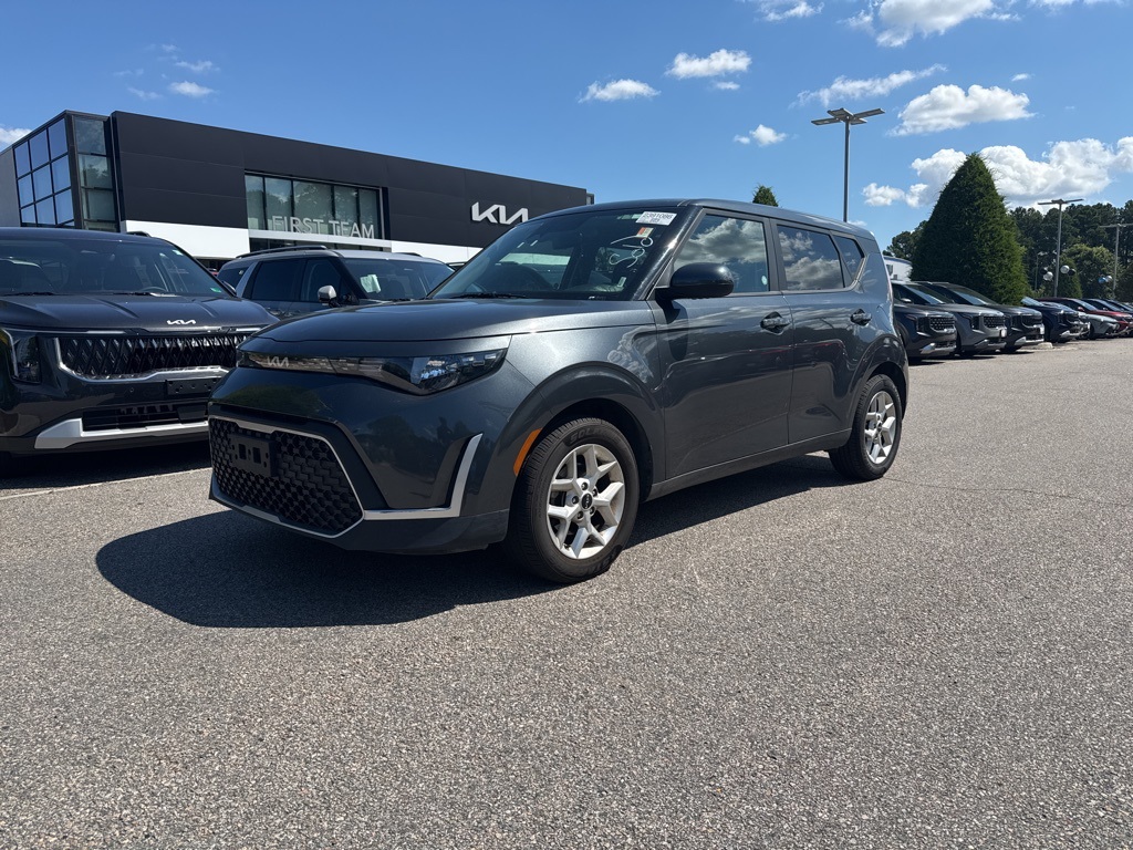 2023 Kia Soul LX photo 2