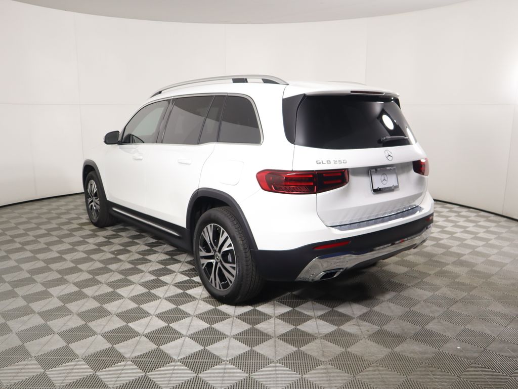 2026 Mercedes Benz GLB 250 photo 4