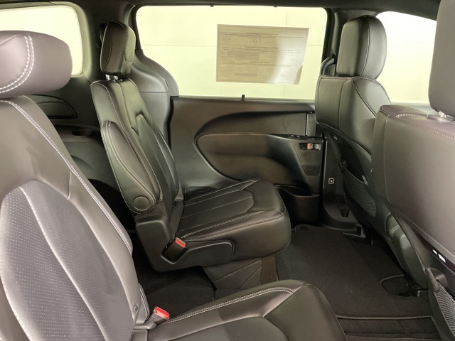 2025 Chrysler Pacifica photo 16